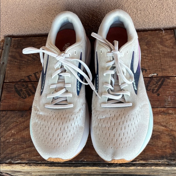 Brooks Women's Ghost 16 Athletic Shoes - Picture 6 of 10